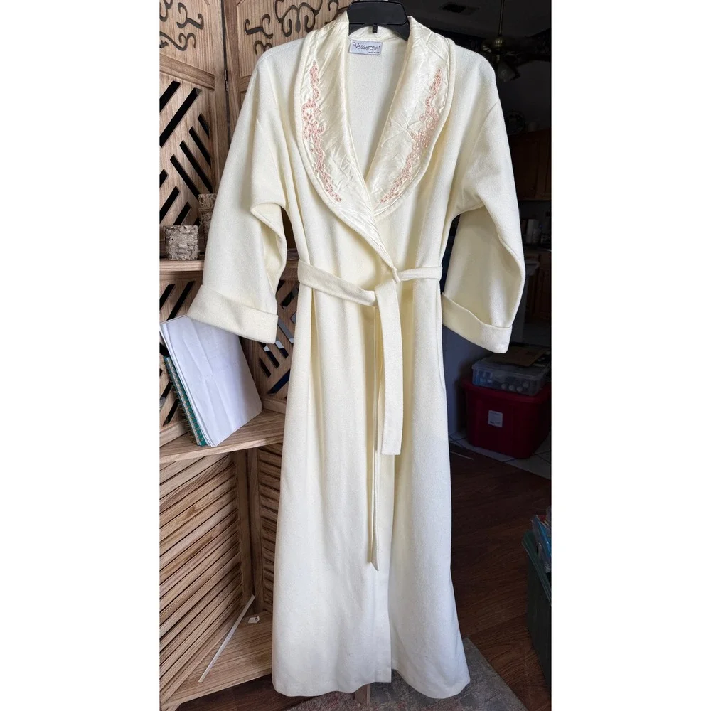 Vintage Vassarette Ivory Velour Robe Lace Trim‎ USA Made Womens SM